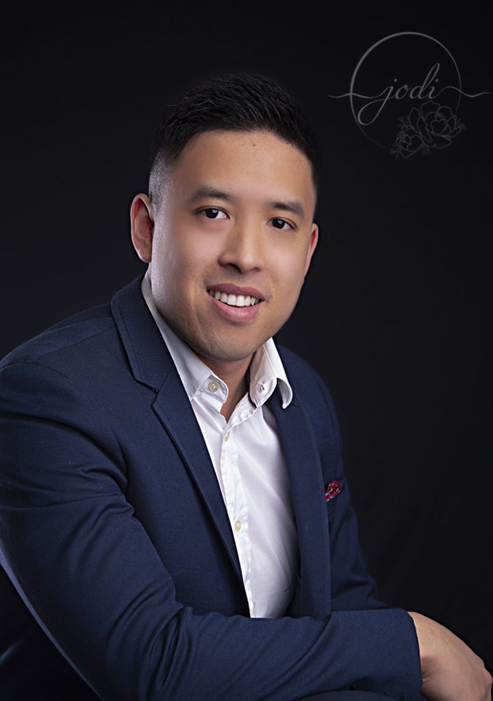 Looking for headshots that set you apart from the realtor competition in Calgary